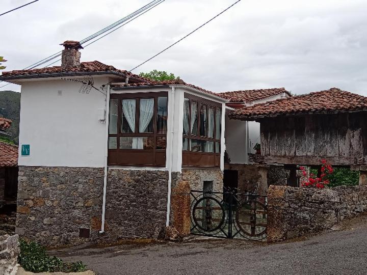 Casa La Cruz A 2Km De Onís المظهر الخارجي الصورة