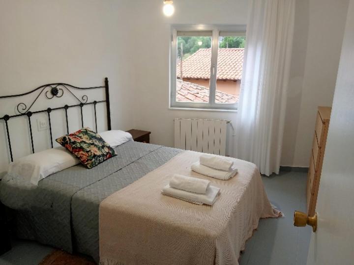 Casa La Cruz A 2Km De Onís المظهر الخارجي الصورة